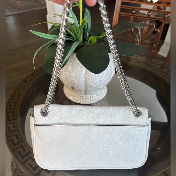 ๐ค๐คMICHAEL KORS WHITE LEATHER FLAP SHOULDER BAG!๐ค๐ค - Picture 2 of 9